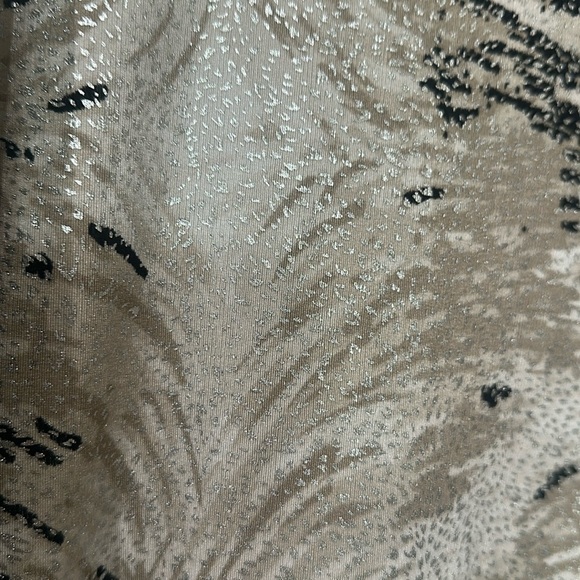 New York and Company size S sleeveless ribbed cream  and black Sheen top NWOT - Picture 3 of 5